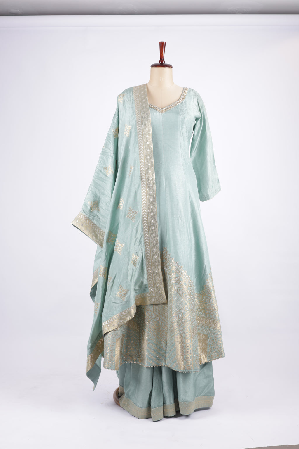 Embroidered suit set