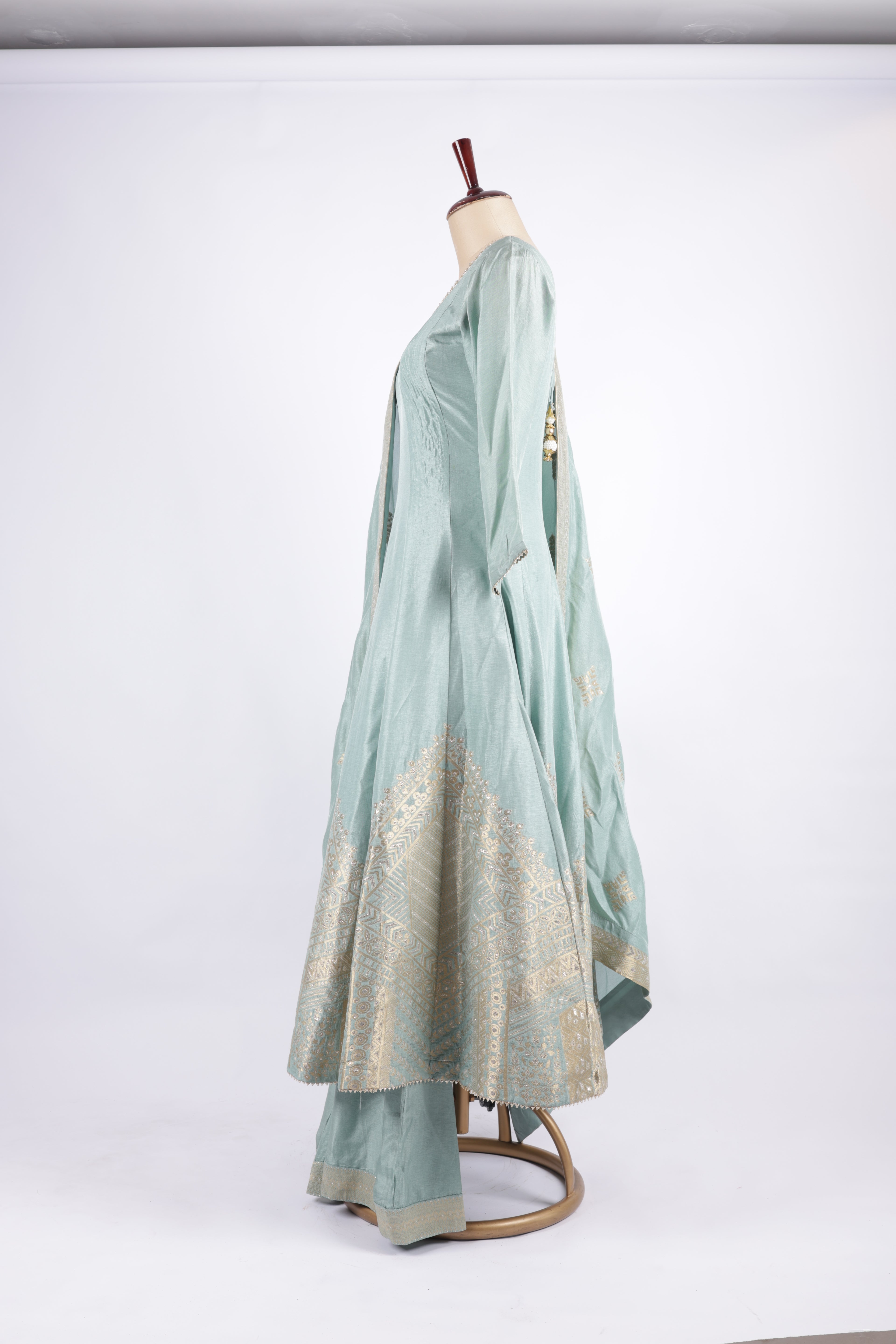 Embroidered suit set