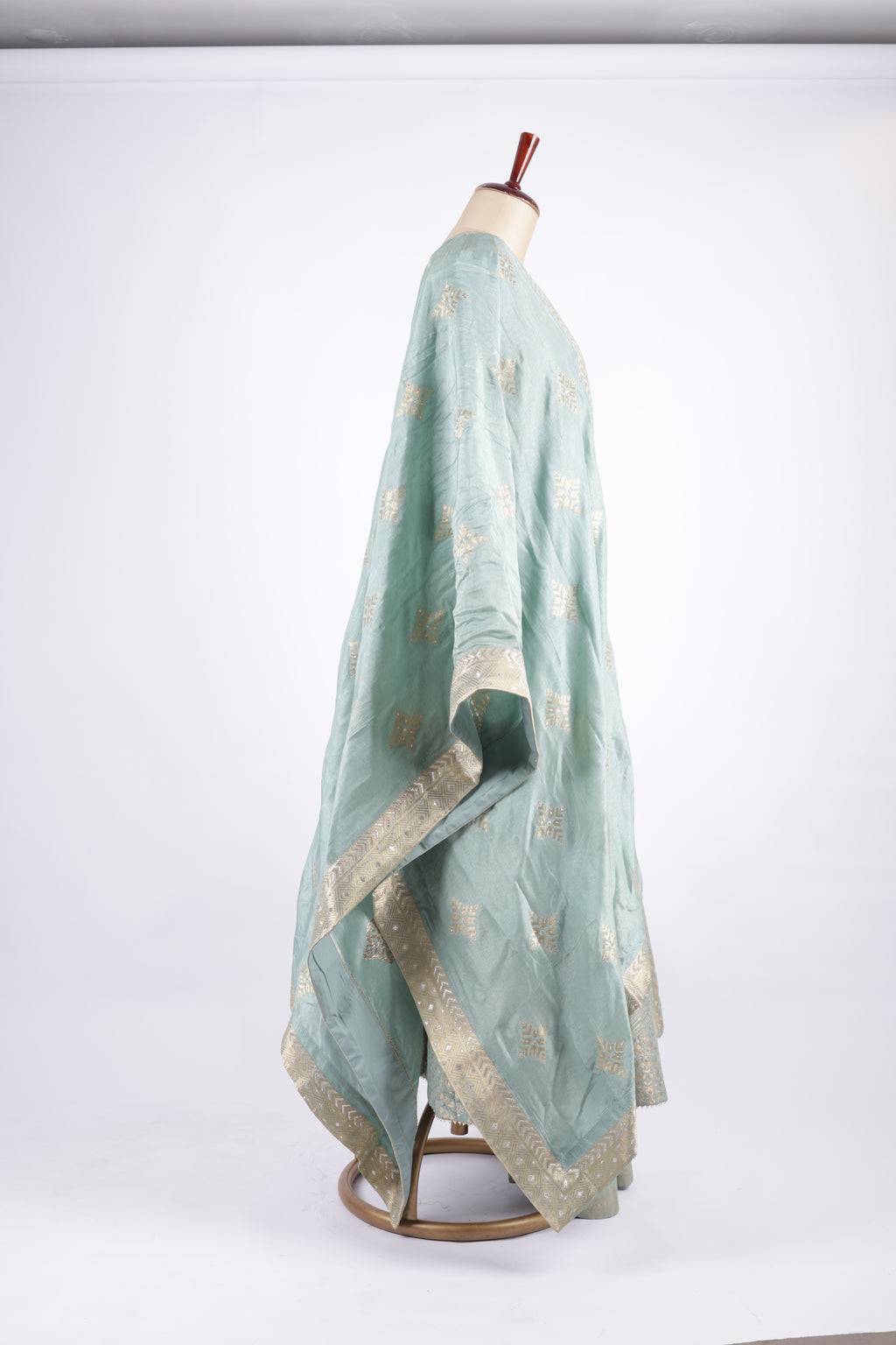 Embroidered suit set