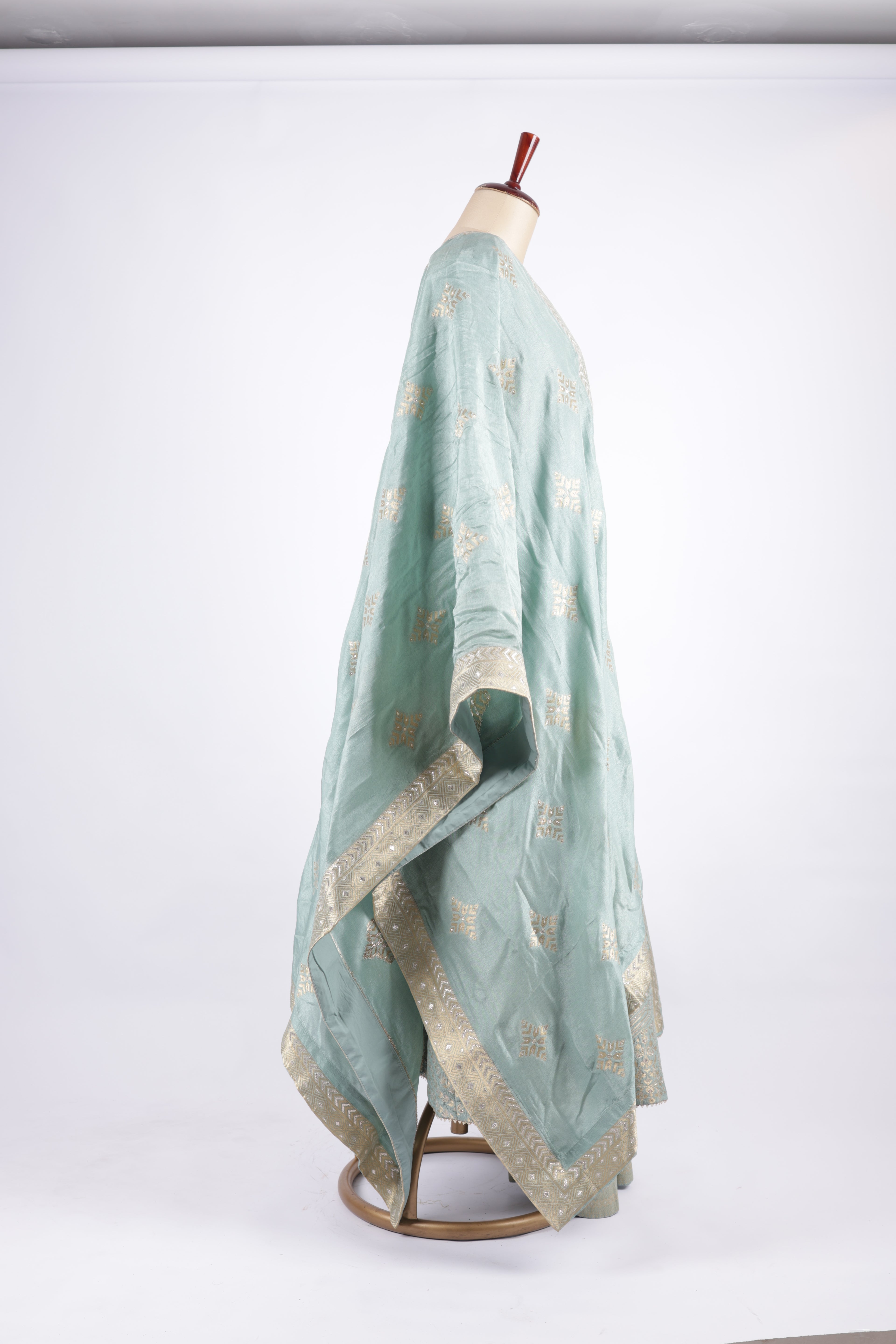 Embroidered suit set