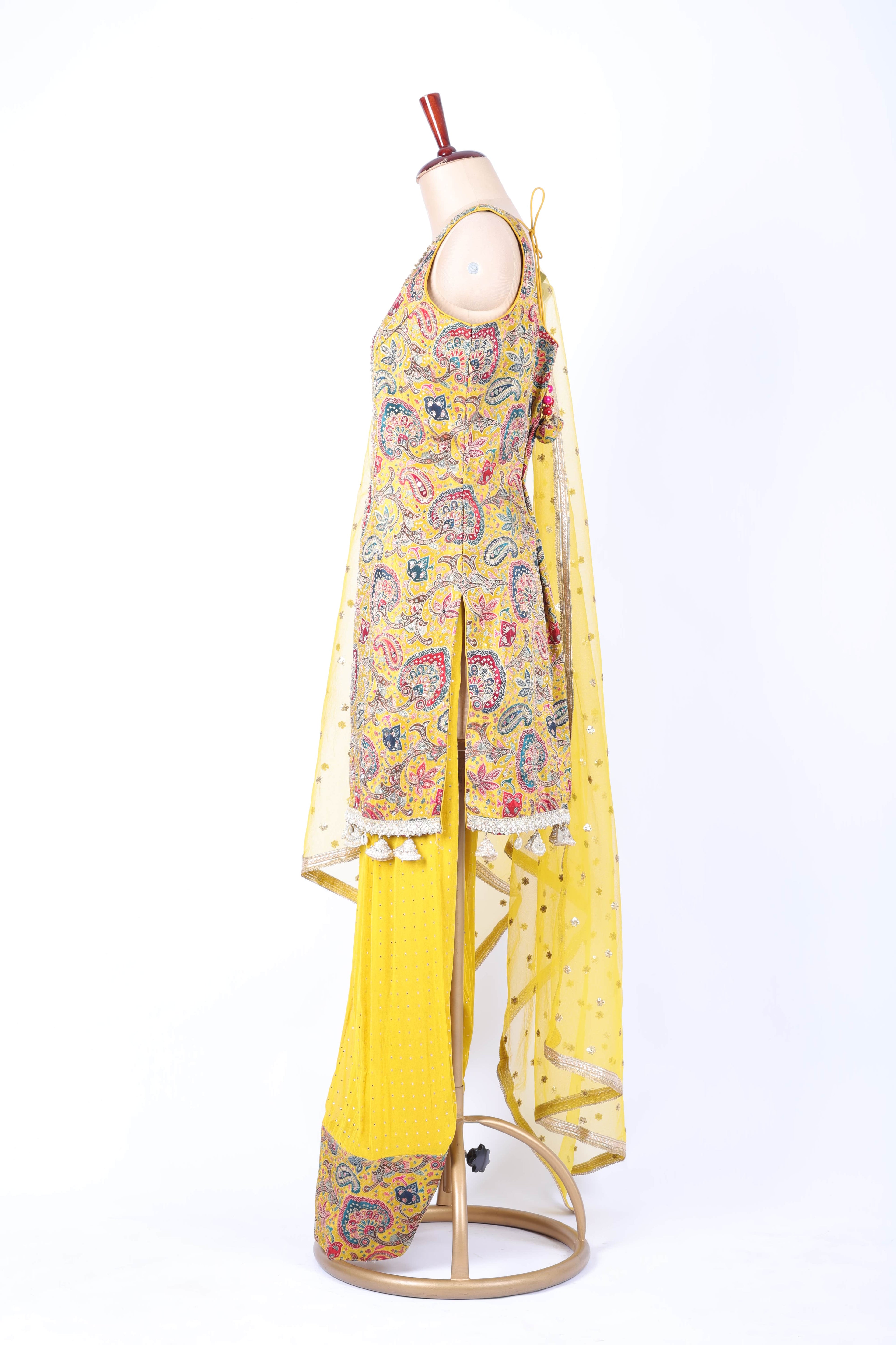 Yellow printed straight set