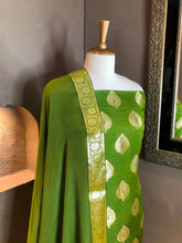 गैलरी व्यूवर में इमेज लोड करें, Banarasi Silk Unstitched Suit

