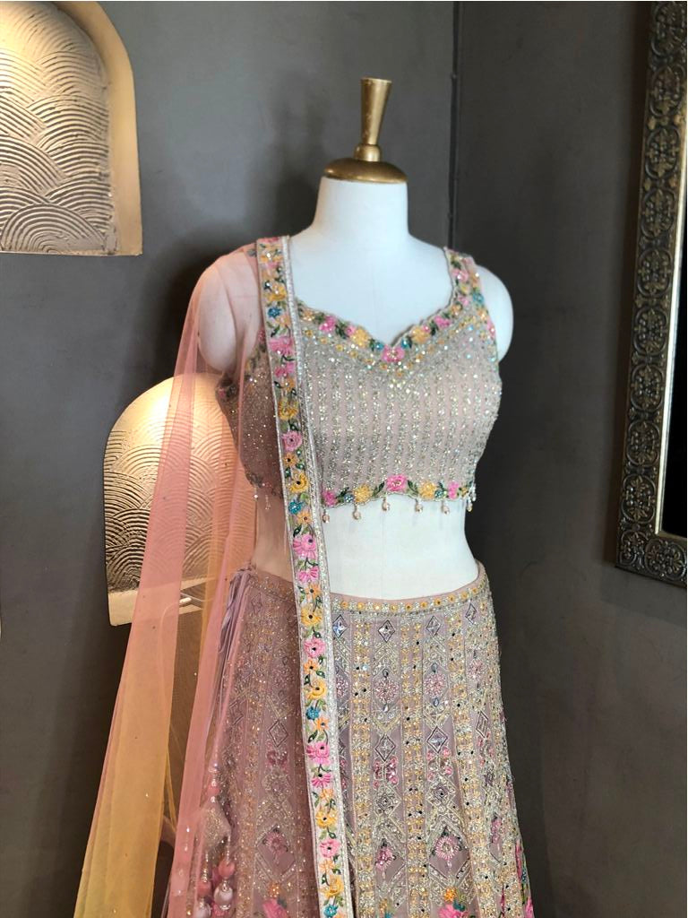 Embroiderd lehanga