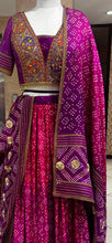 गैलरी व्यूवर में इमेज लोड करें, Bandhani Heritage Lehenga
