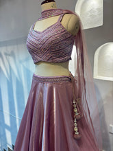 गैलरी व्यूवर में इमेज लोड करें, Iridescent Lilac Lehenga
